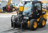 Минипогрузчик с бортовым поворотом JCB SSL 225