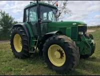 Трактор John Deere 6910